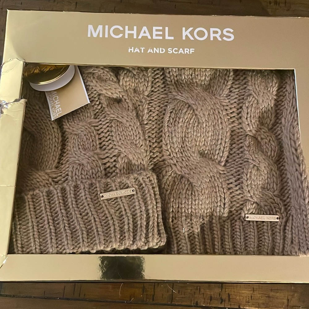 Tan hat and scarf set
